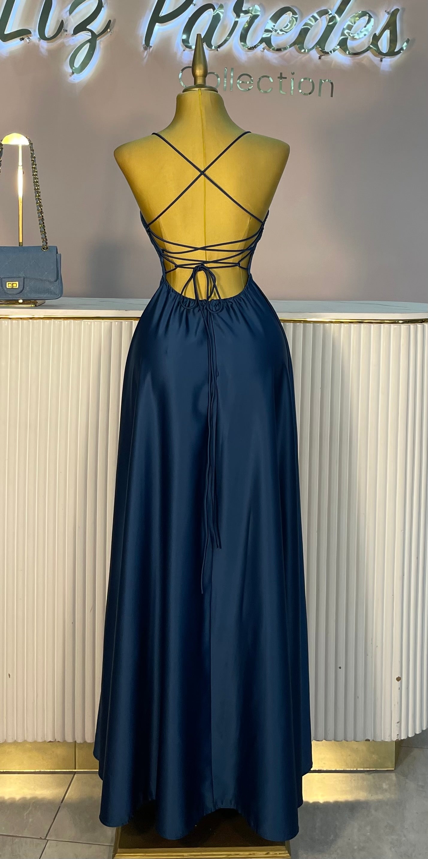 VESTIDO ESC. ESPALDA SATIN RECTO TIRAS