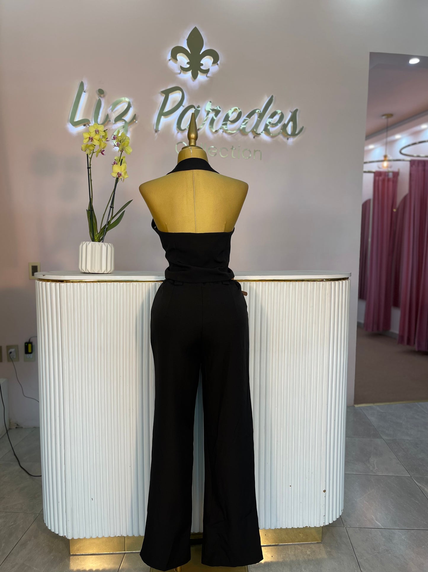 SET NEGRO CHALECO BOTONES DORADOS