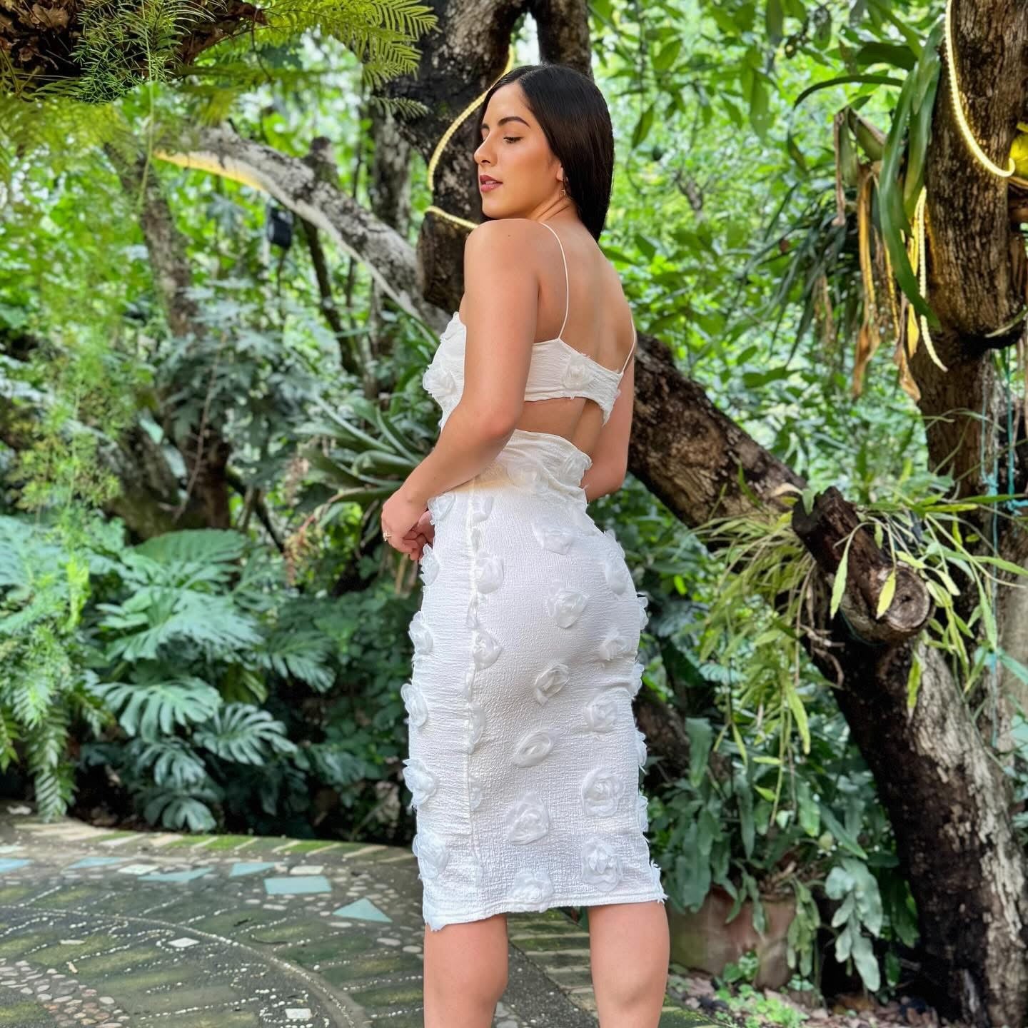 VESTIDO MIDI BLANCO ROSAS