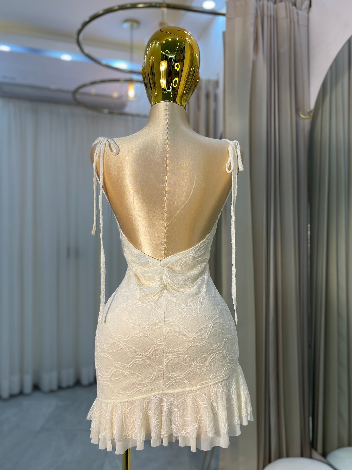 VESTIDO MINI CREMA HALTER