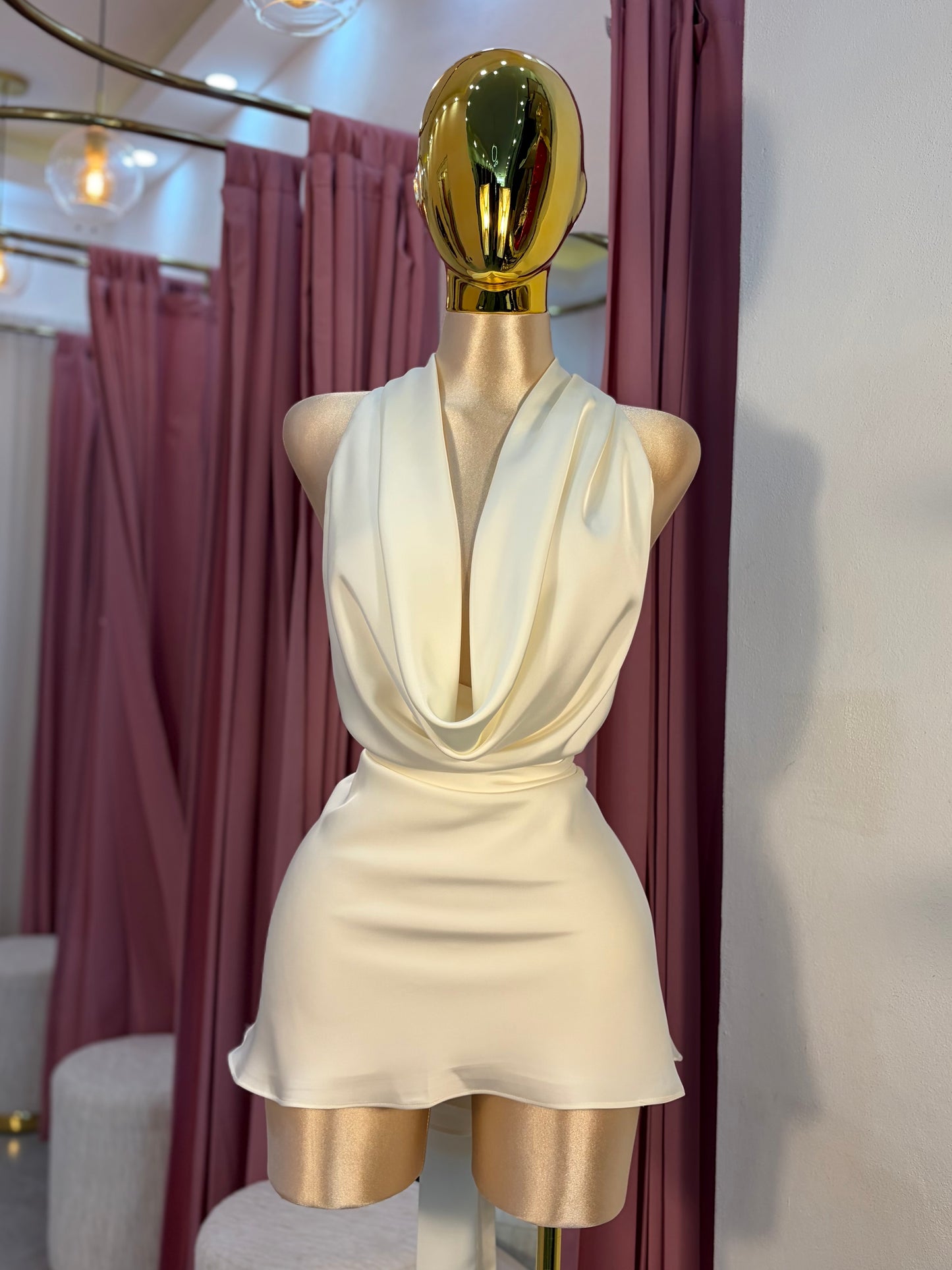 VESTIDO MINI HALTER SATÉN CREAM