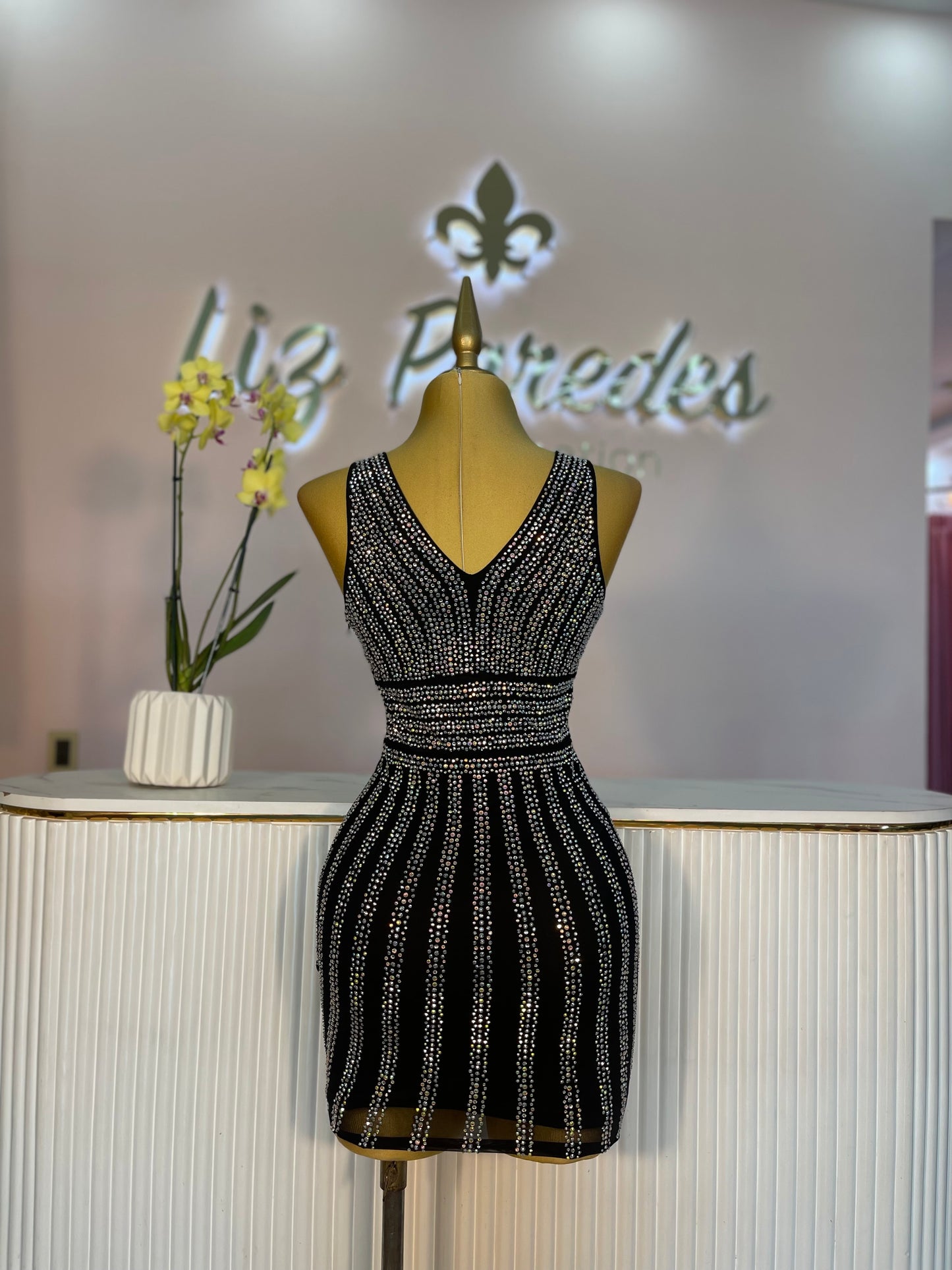 VESTIDO-MINI CRISTALES CUELLO V