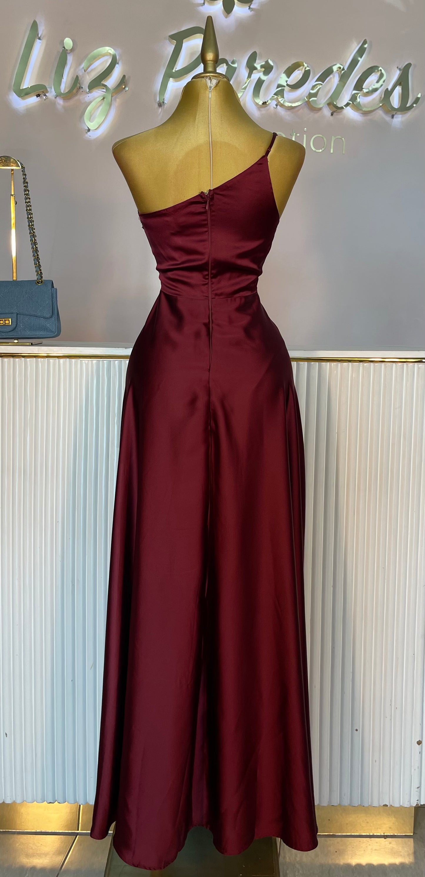 VESTIDO MAXI SATIN ASIMÉTRICO ENCAJE