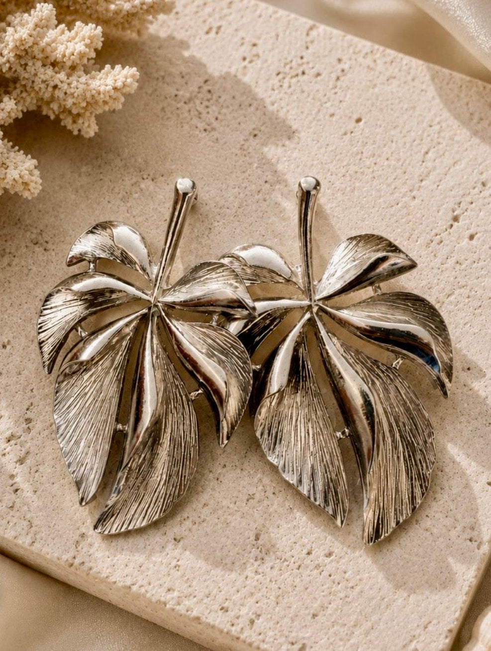 ARETES HOJA PLATA