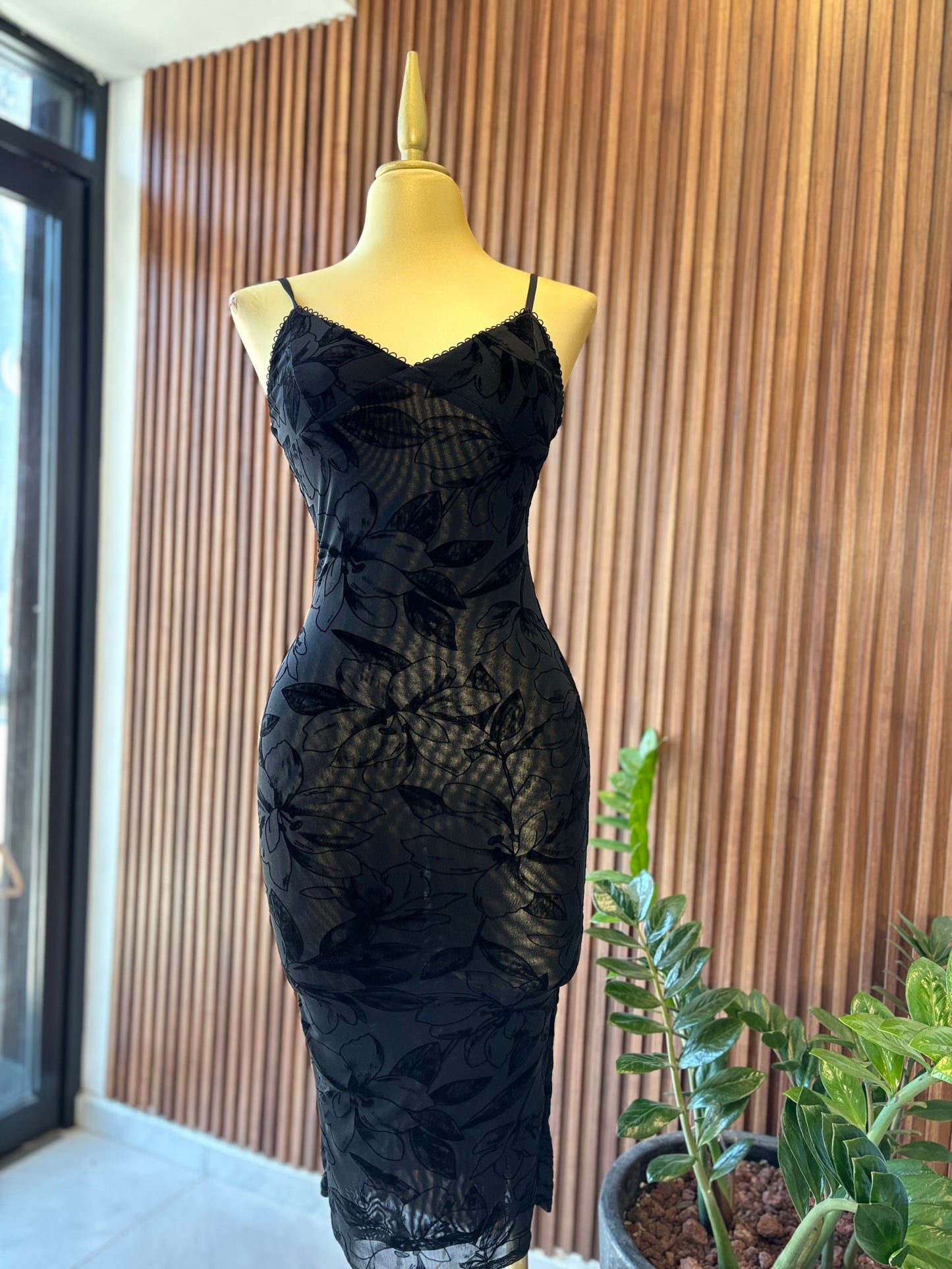 VESTIDO NEGRO MIDI VELVET/MESH