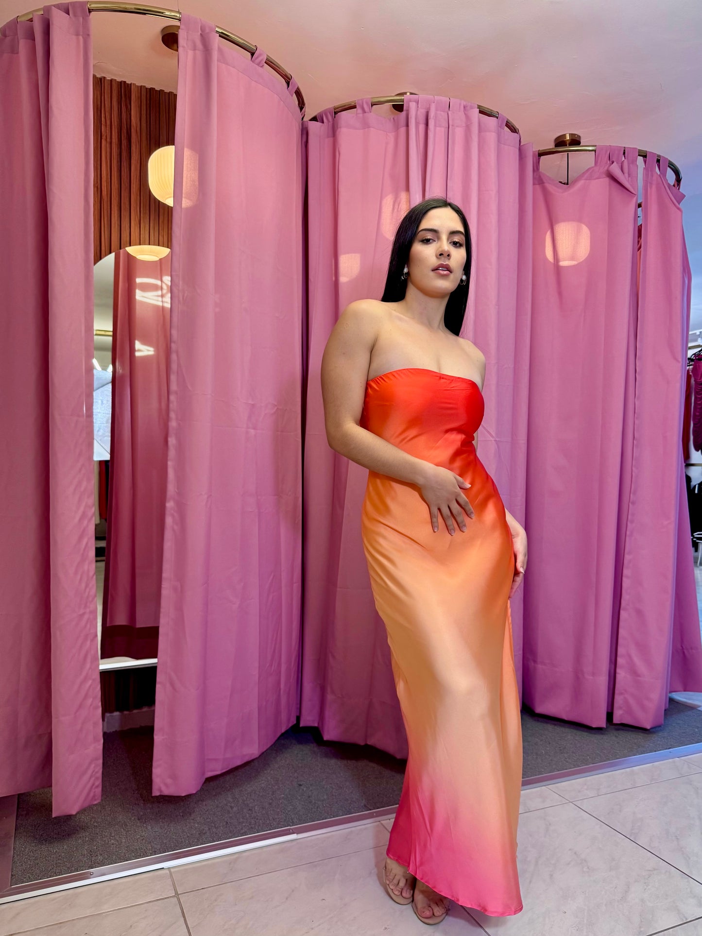VESTIDO MAXI STRAPLESS SATIN DEGRADADO
