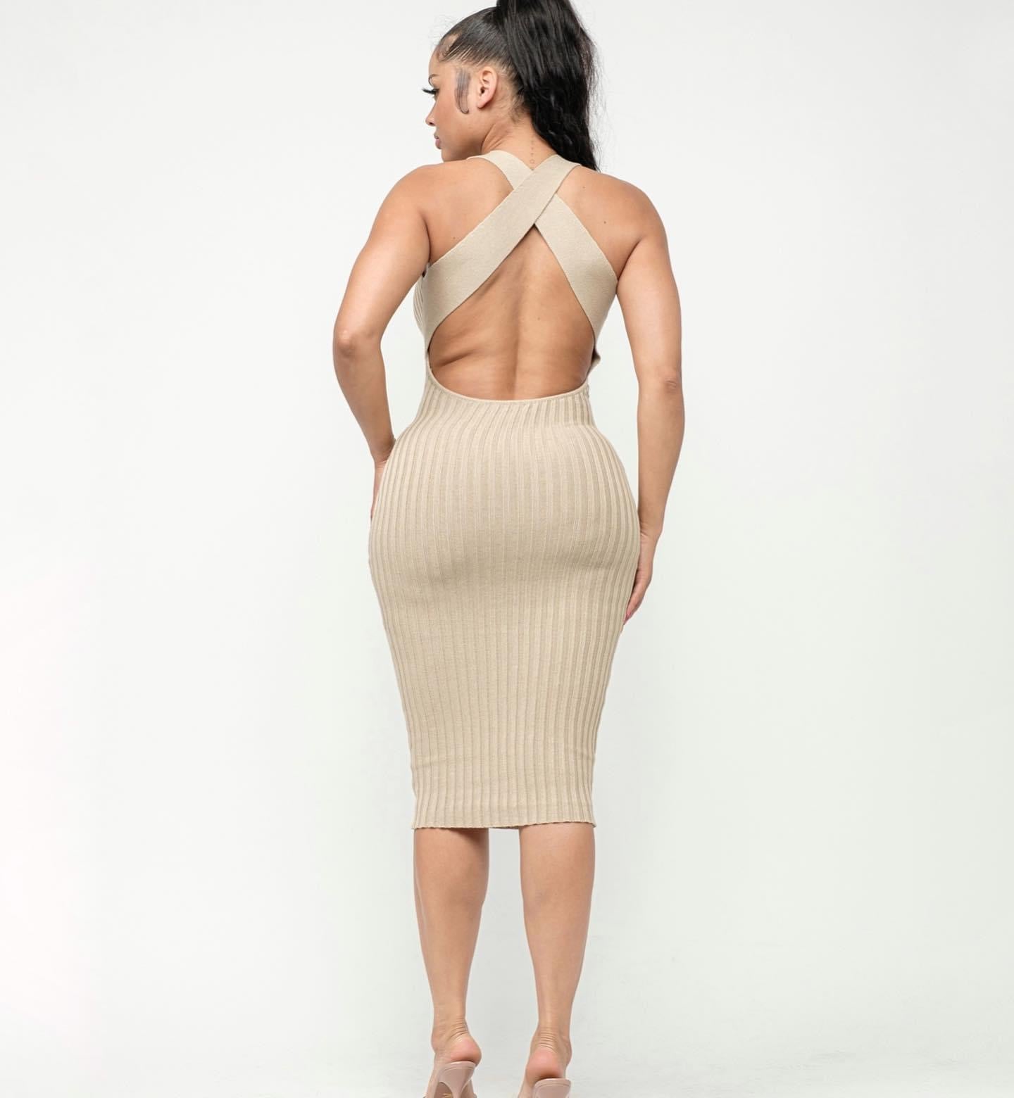 VESTIDO DE PUNTO ESCOTE EN ESPALDA