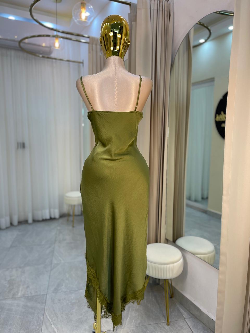 VESTIDO MIDI SATIN/ENCAJE VERDE