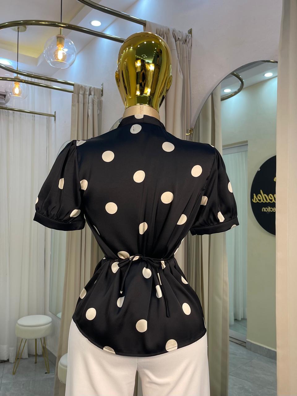 BLUSA CUELLO V LUNARES