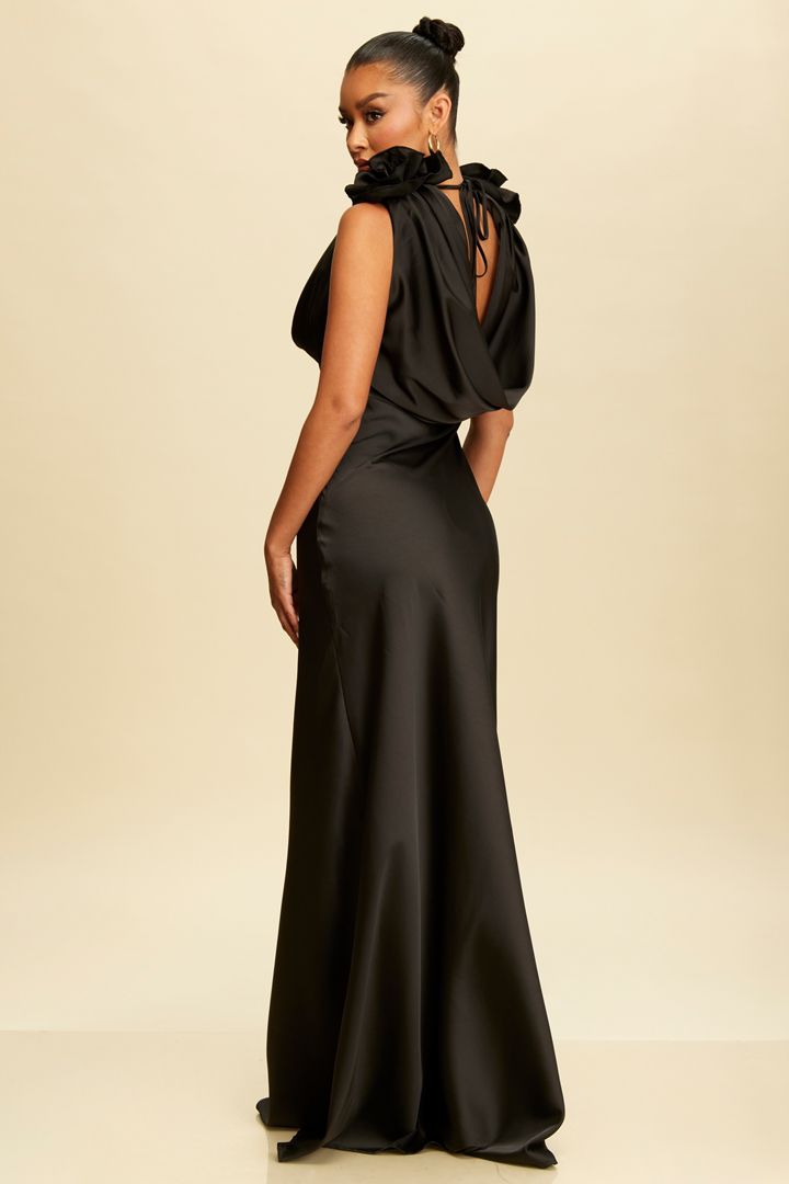 VESTIDO MAXI SATEN CON HOMBRERAS FLOR