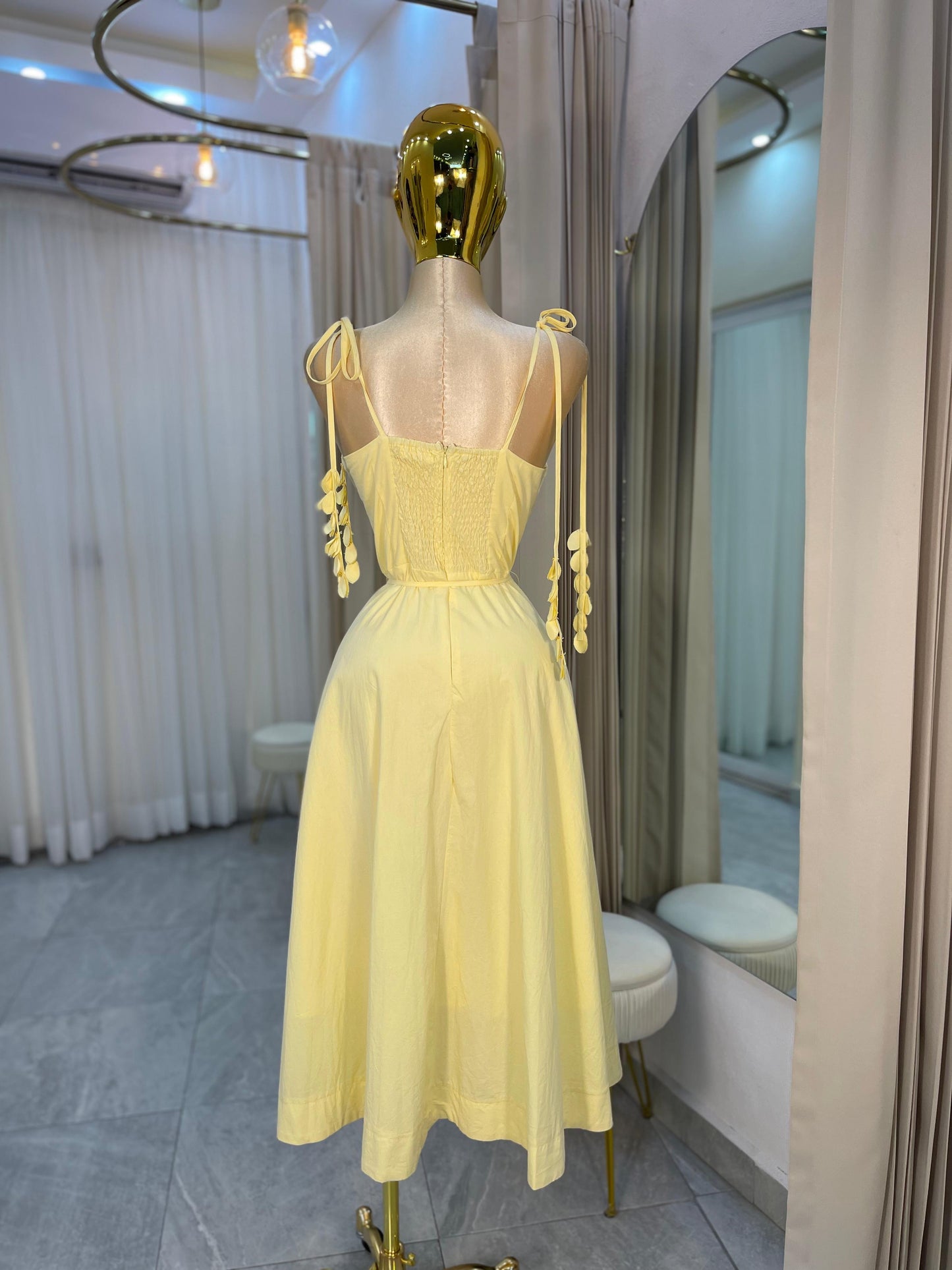 VESTIDO MIDI CORTE A FLORES
