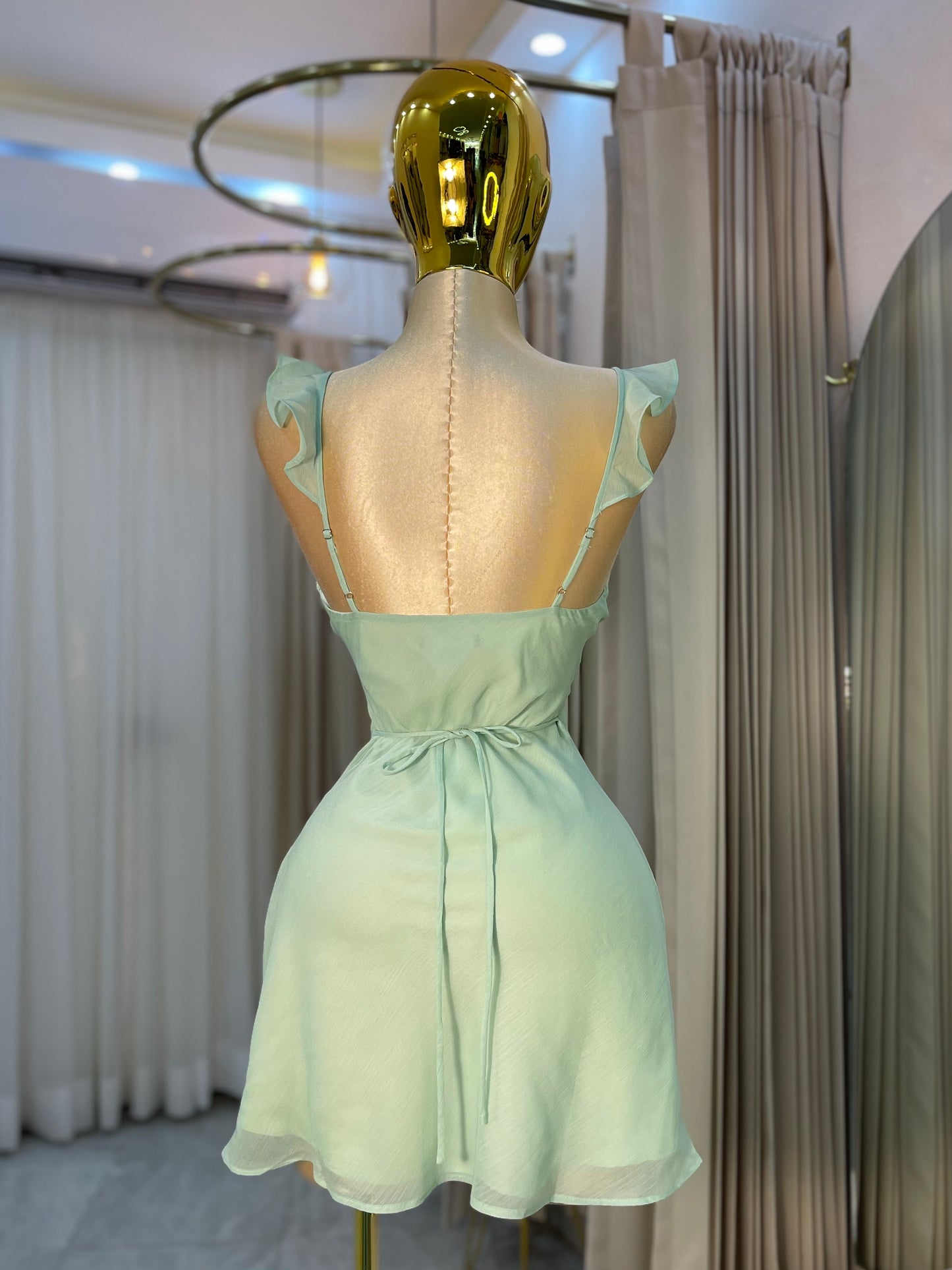 VESTIDO MINI CUELLO V VOLANTE