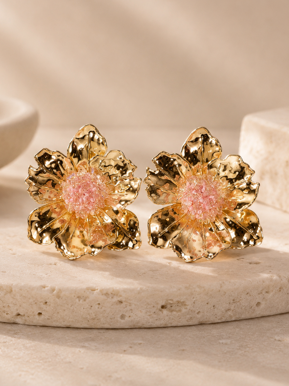 ARETES FLOR DORADA KE1065