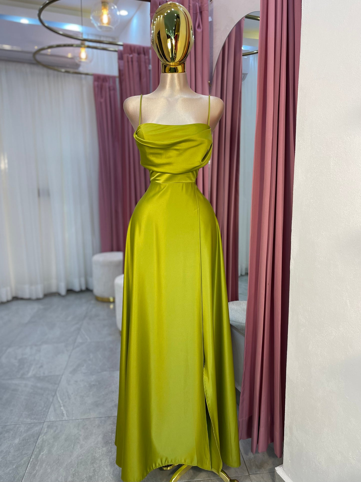 VESTIDO ESC. ESPALDA SATIN RECTO TIRAS