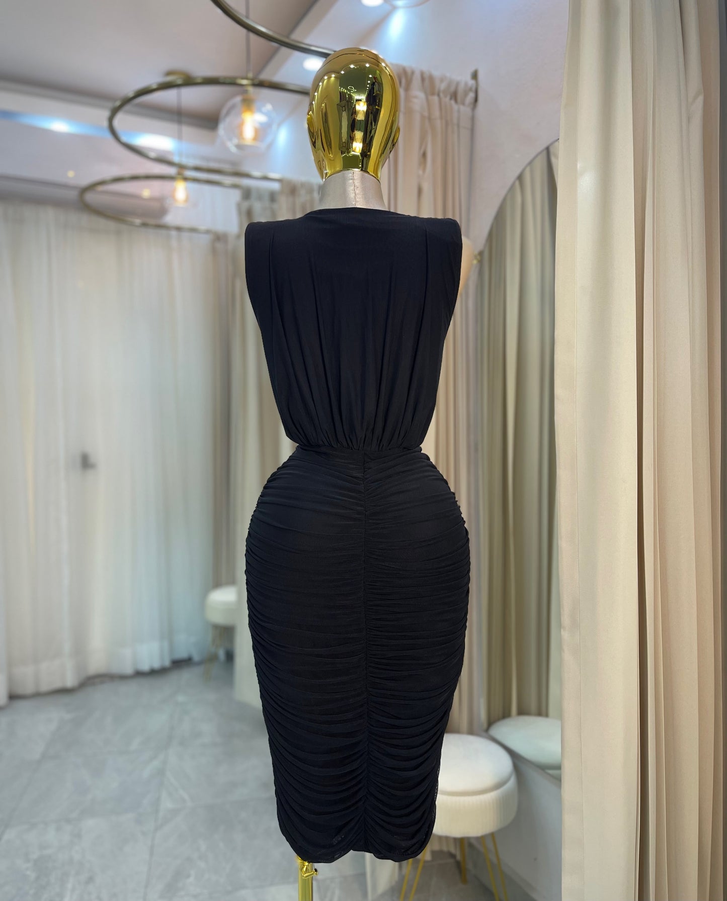 VESTIDO MIDI MESH HOMBRERAS NEGRO
