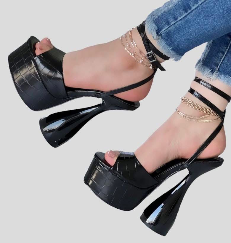 TACONES NEGROS TIRAS