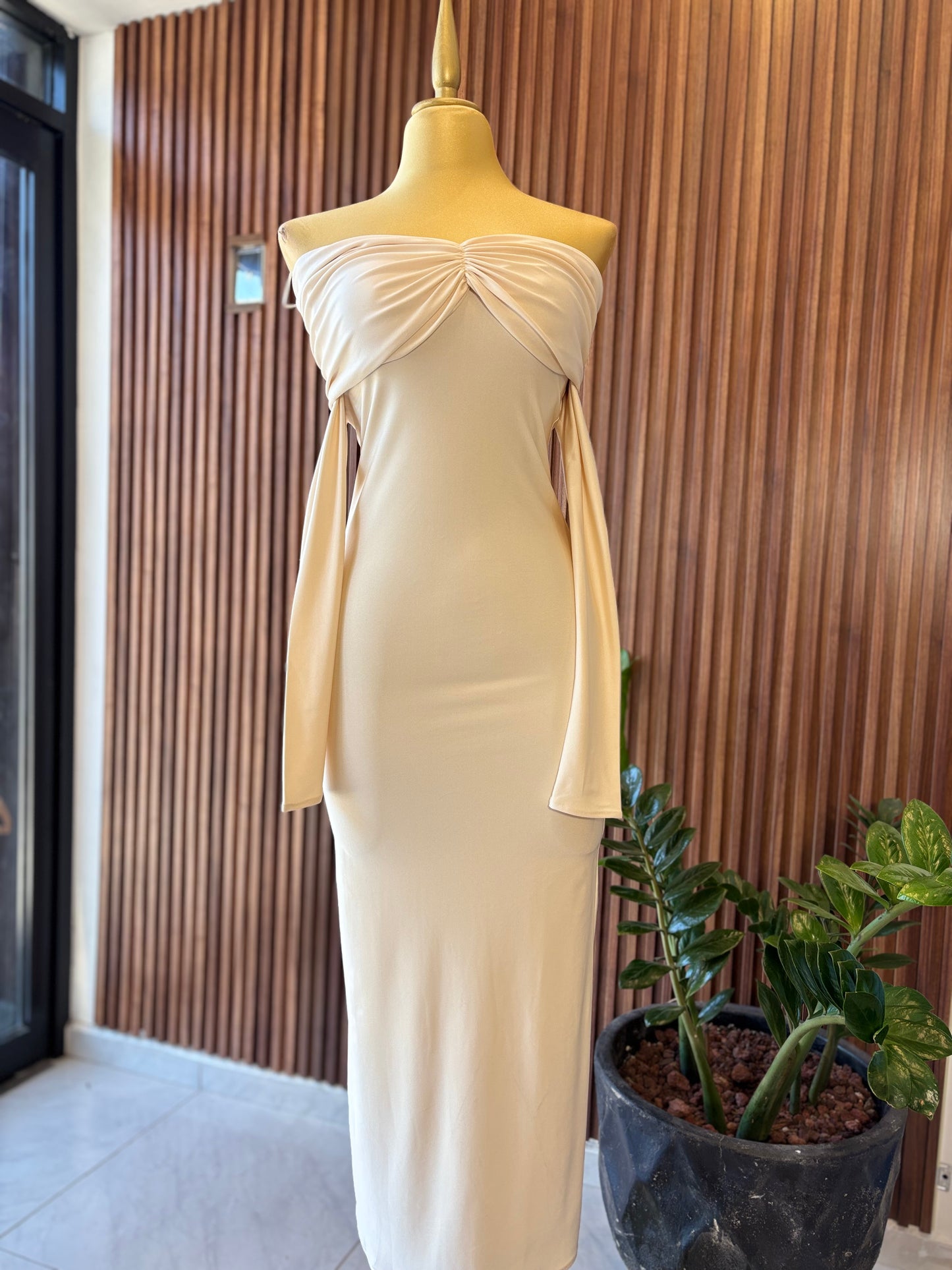 VESTIDO MAXI LICRA SATEN OFF SHOULDER