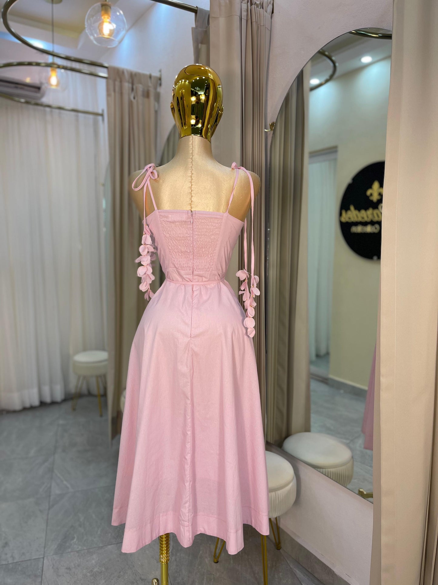 VESTIDO MIDI CORTE A FLORES