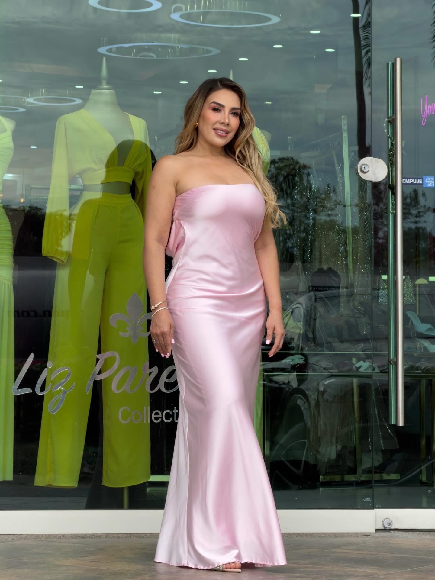 VESTIDO MAXI ROSA SATÉN STRAPLESS