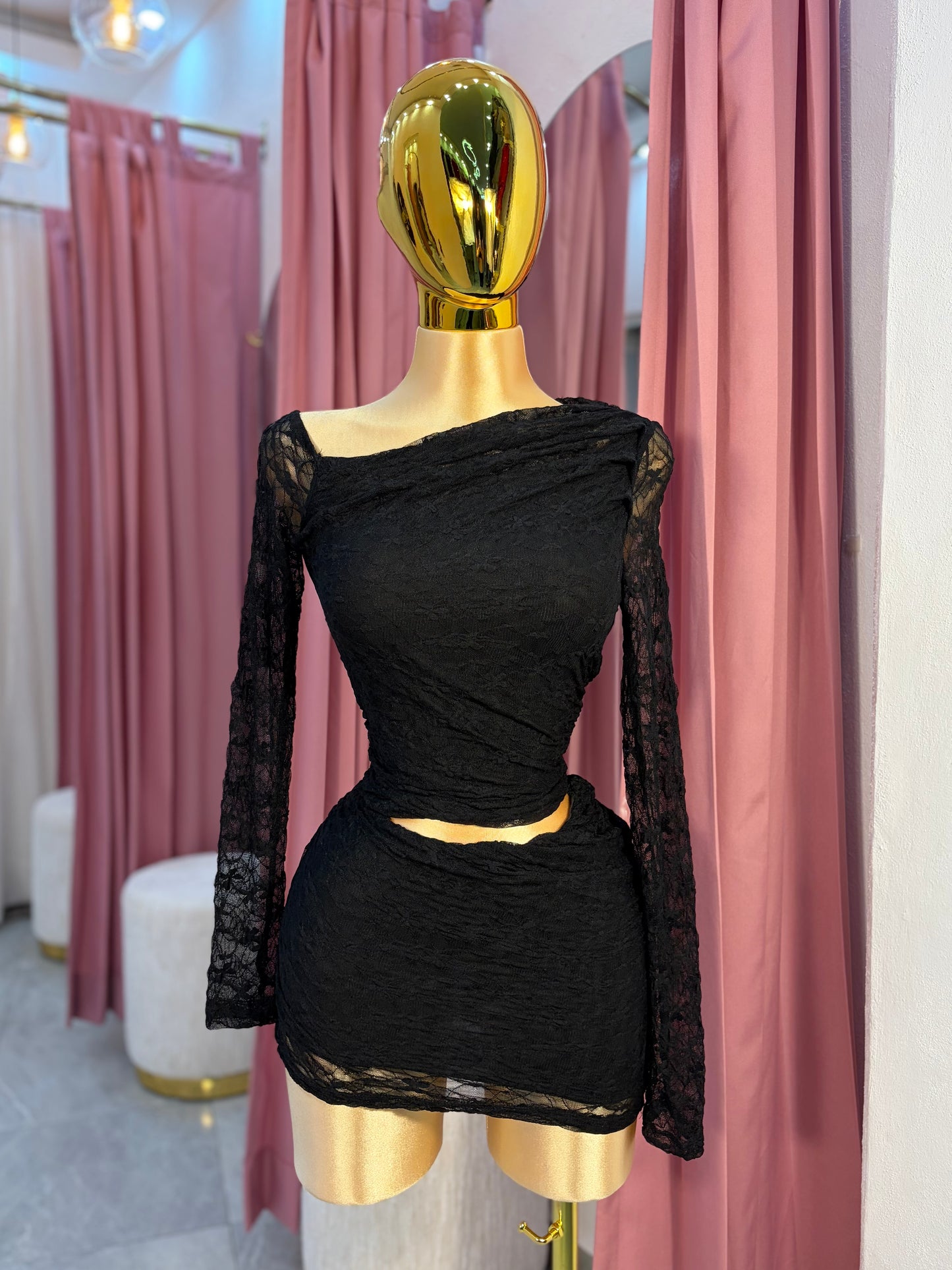 VESTIDO MINI NEGRO OFF SHOULDER ENCAJE