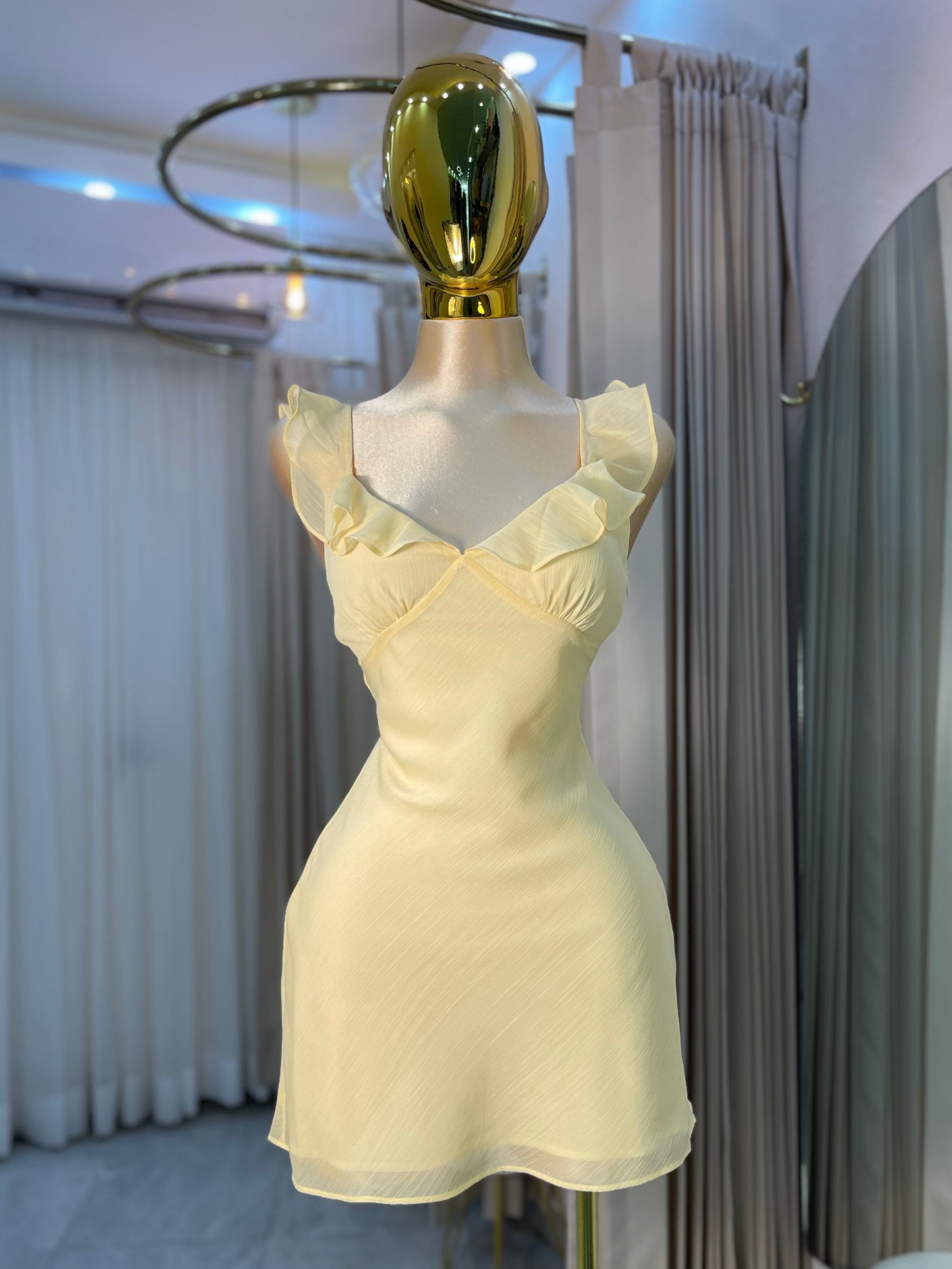 VESTIDO MINI CUELLO V VOLANTE