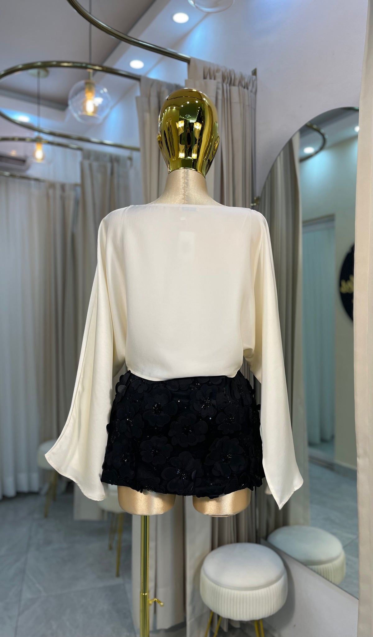 TOP MANGA LARGA SATIN CREMA