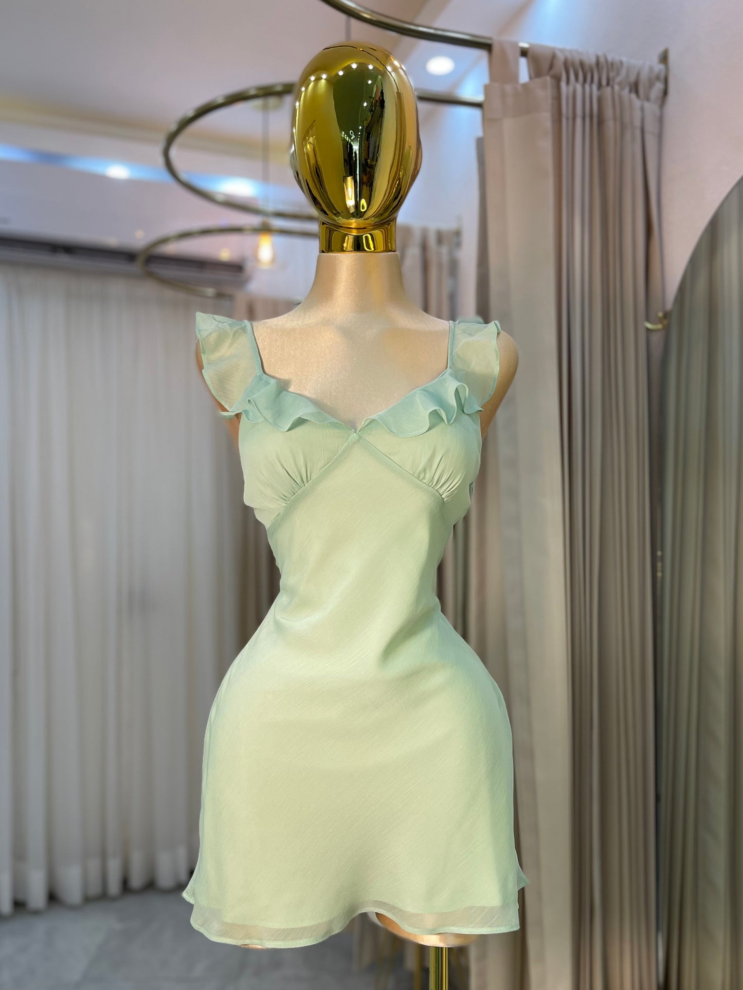 VESTIDO MINI CUELLO V VOLANTE