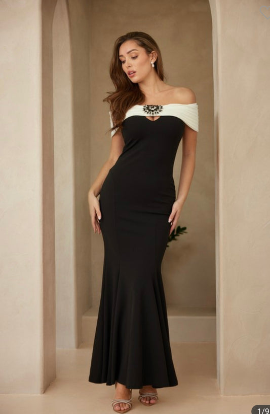 VESTIDO MAXI NEGRO APLICACION