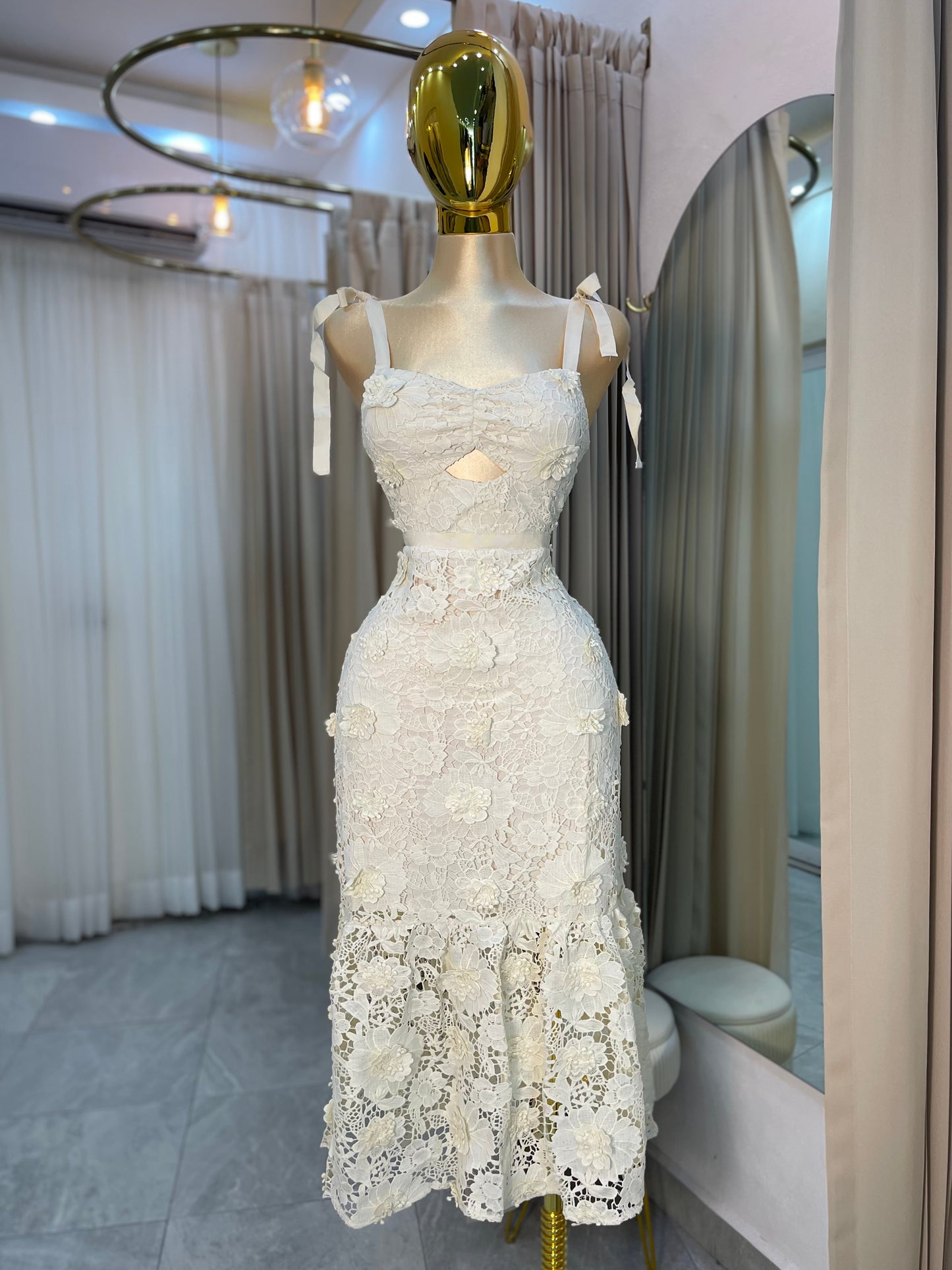 VESTIDO GIPIUR BEIGE