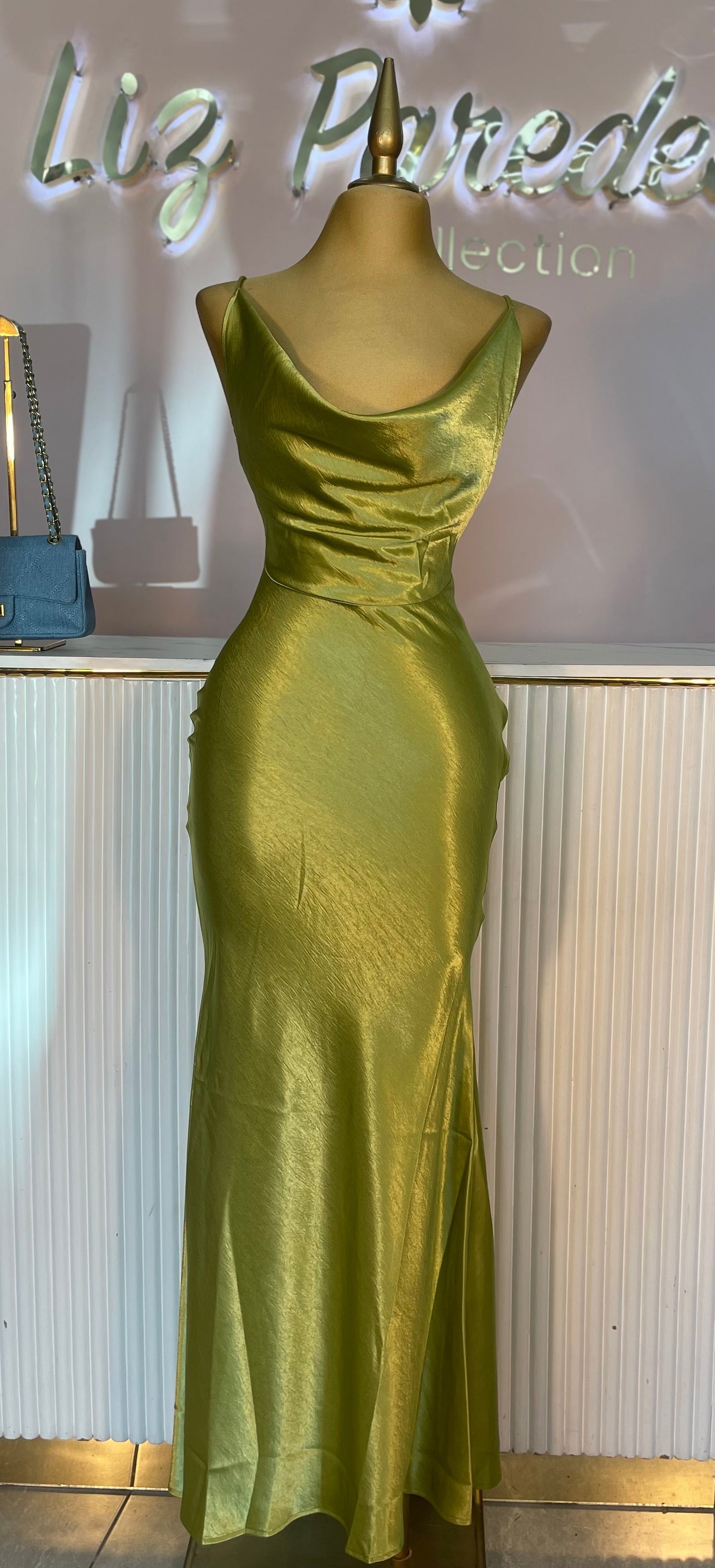 VESTIDO SATIN ESCOTE TIRAS MF23066