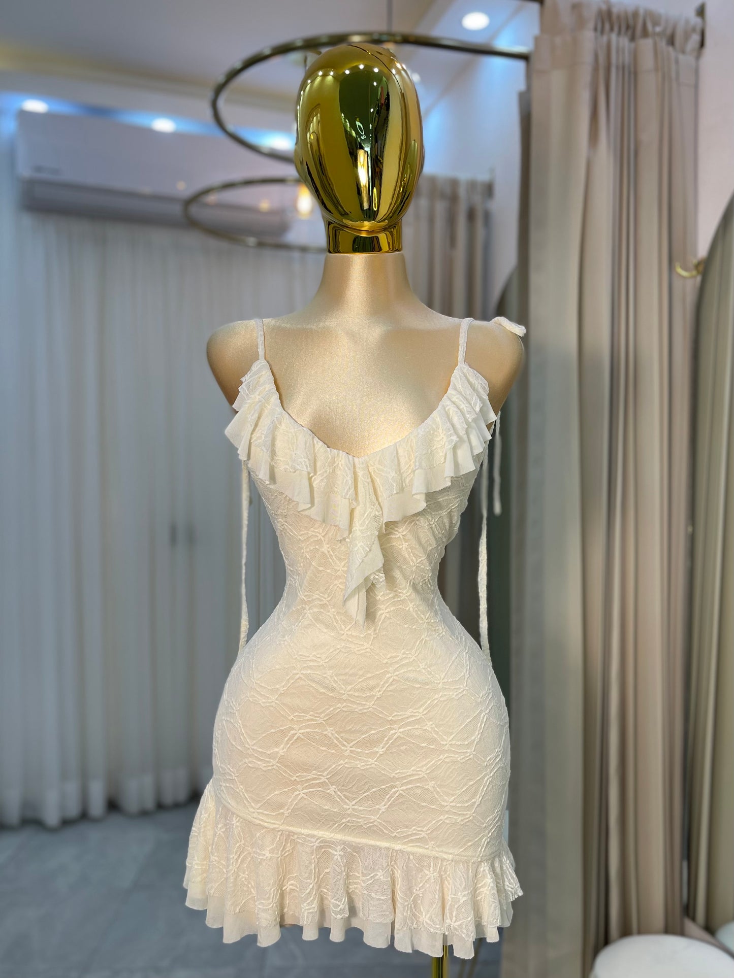 VESTIDO MINI CREMA HALTER