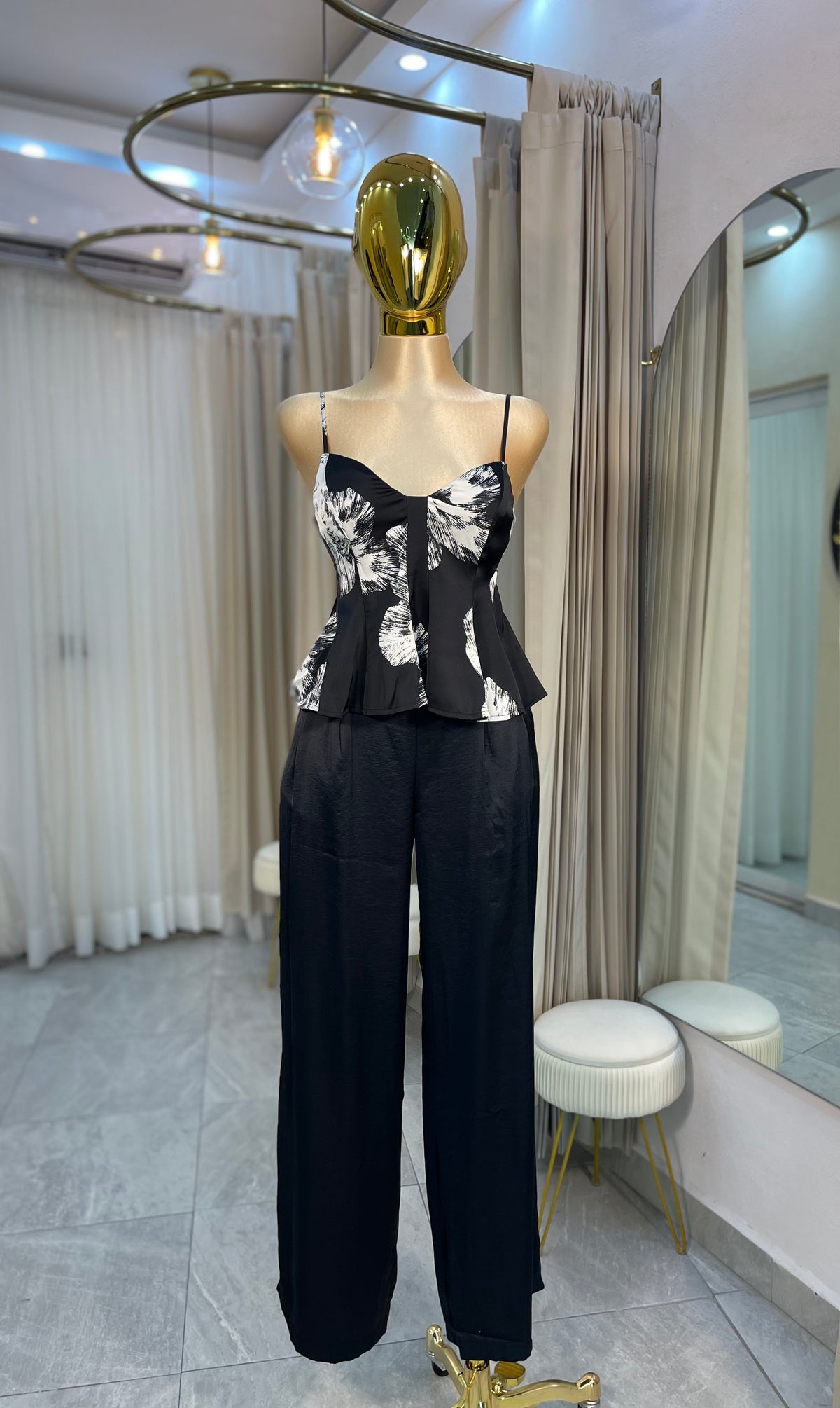 SET SATIN NEGRO TOP FLORES