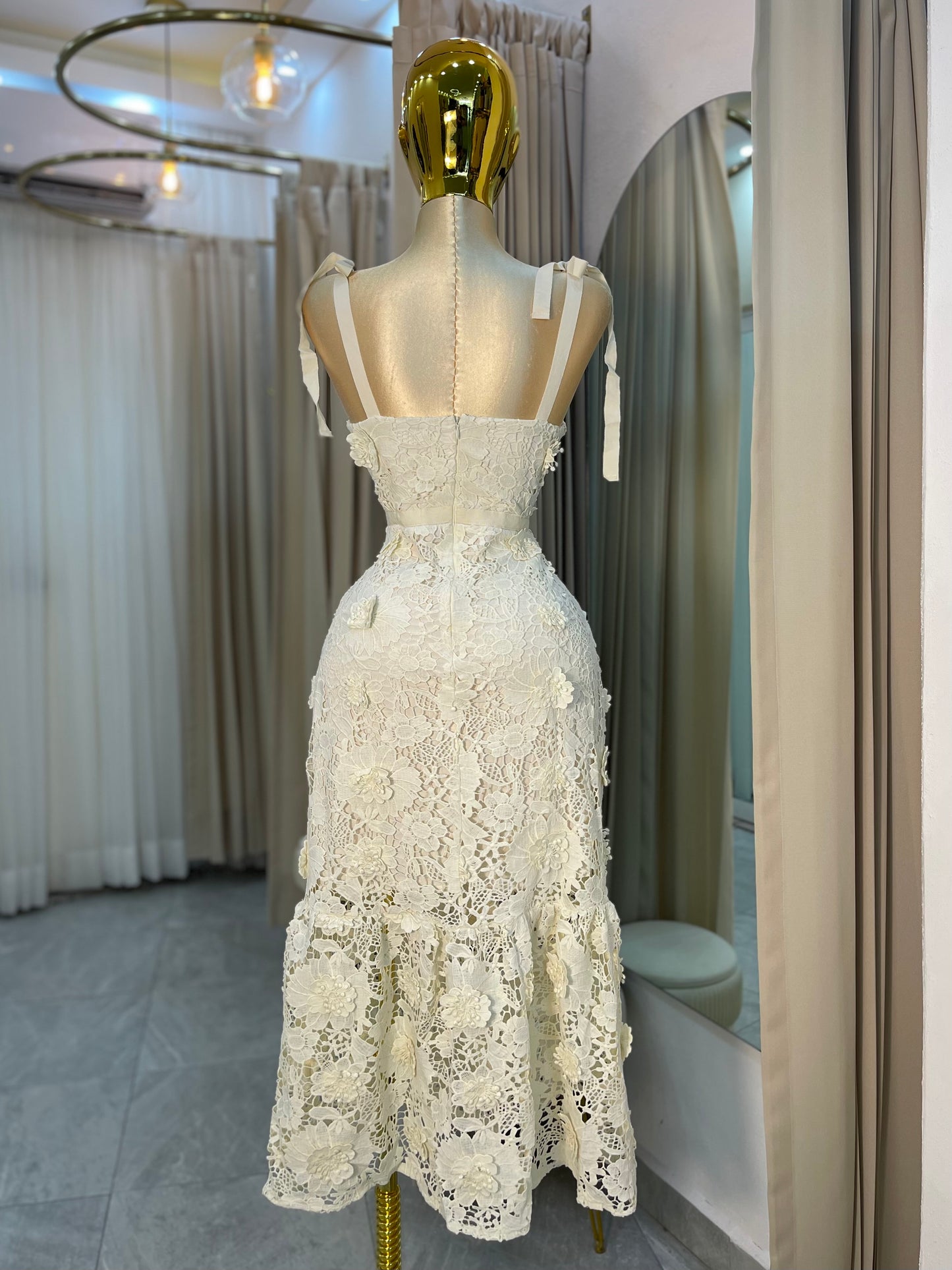 VESTIDO GIPIUR BEIGE