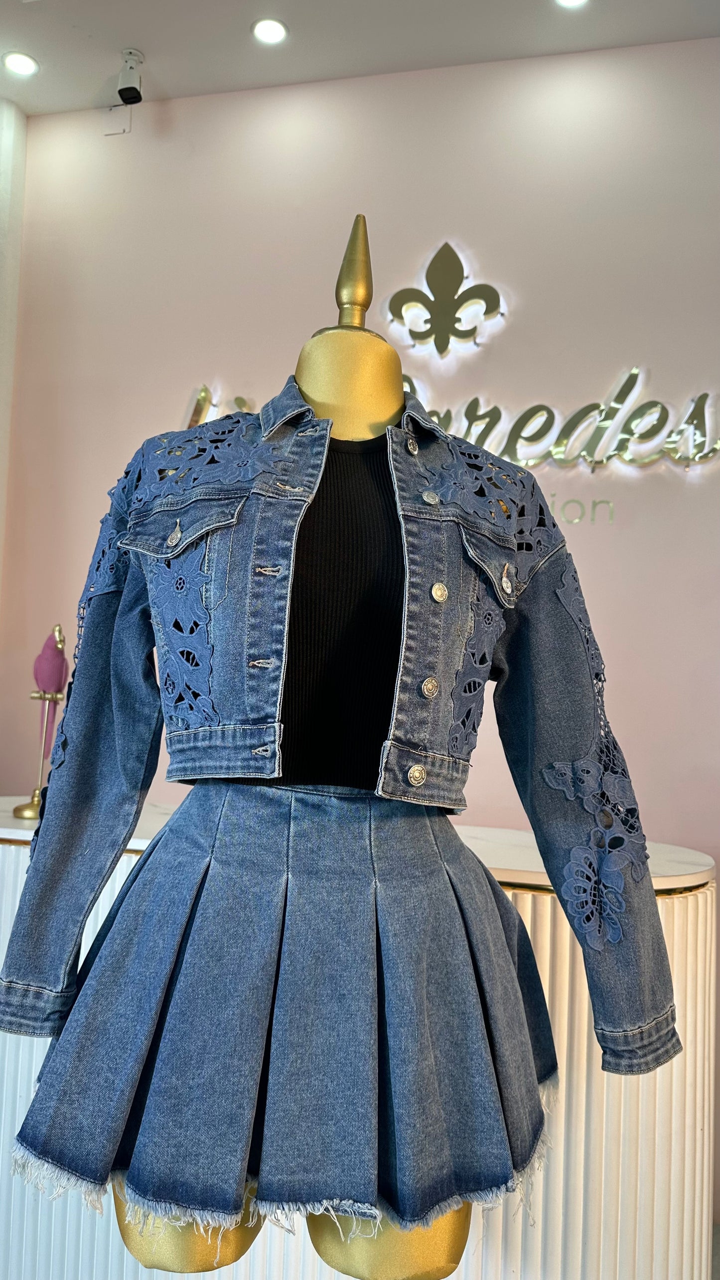 CHAQUETA BORDADA