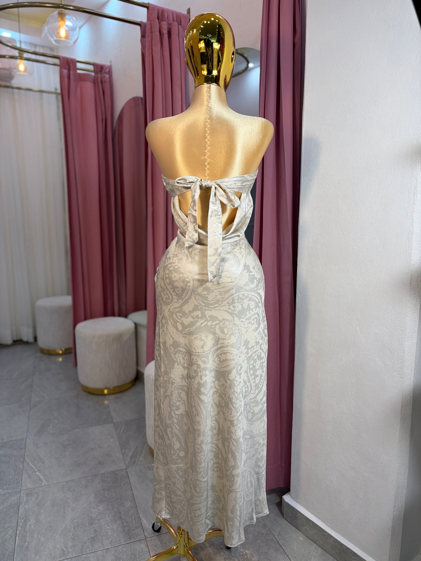 VESTIDO STRAPLESS PLATA