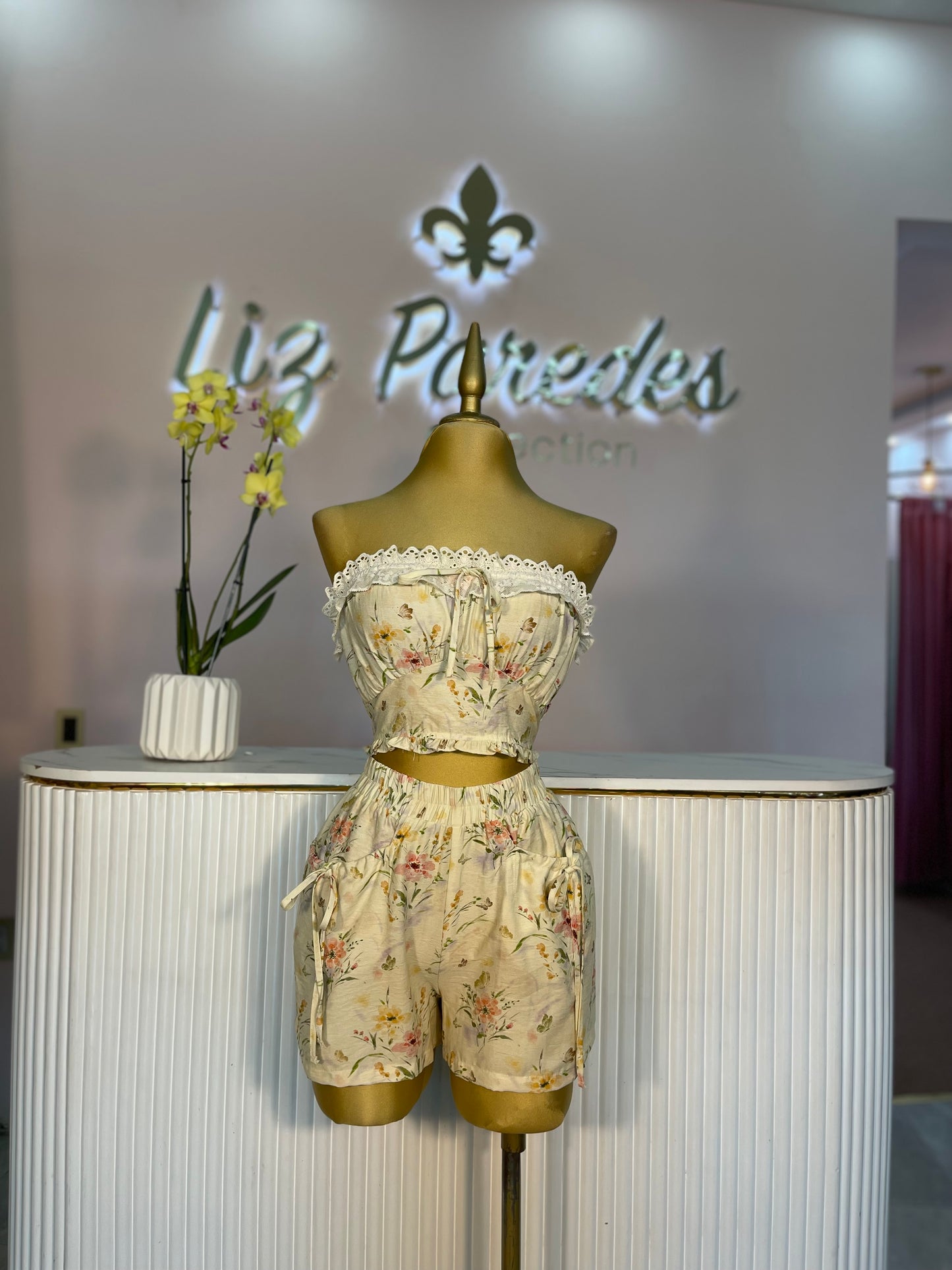 SET SHORT AMARILLO FLORES