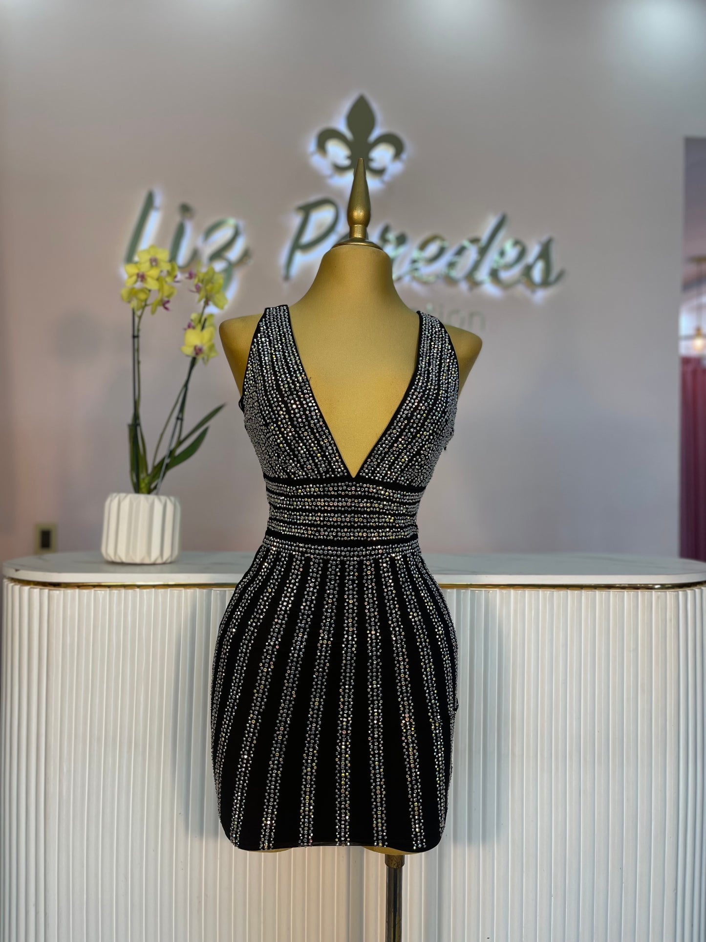 VESTIDO-MINI CRISTALES CUELLO V