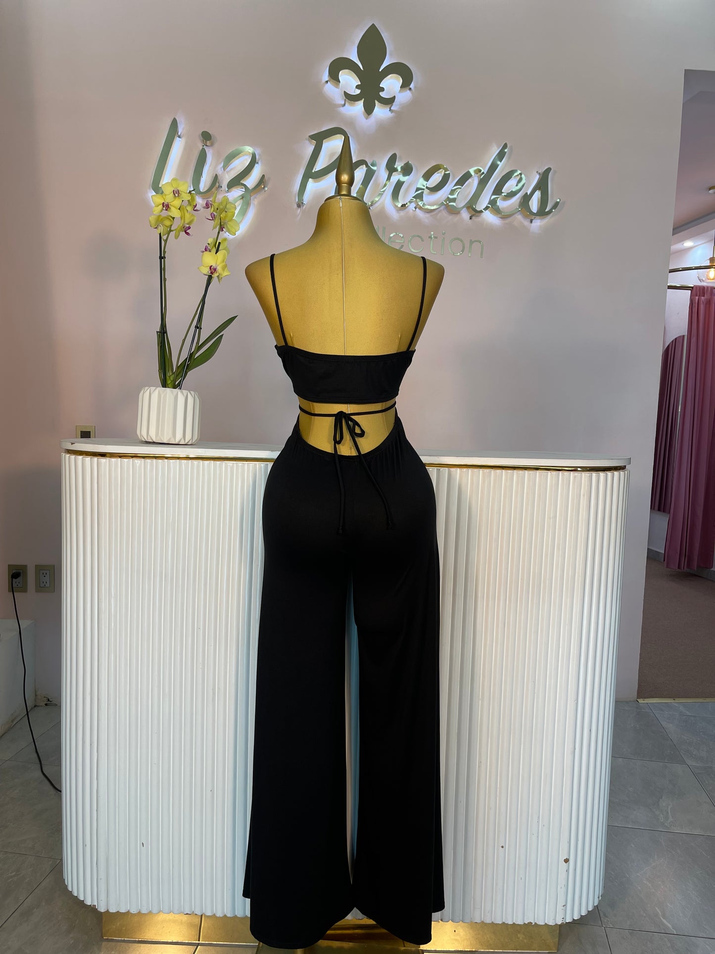 JUMPSUIT NEGRO ARO DORADO