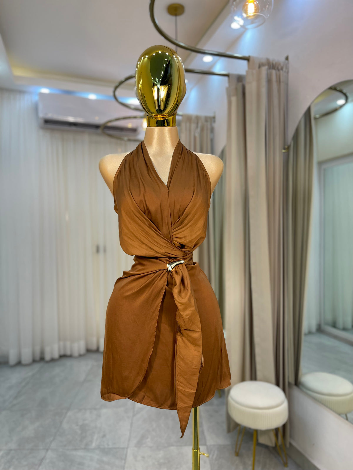 VESTIDO MINI HALTER DRAPEADO