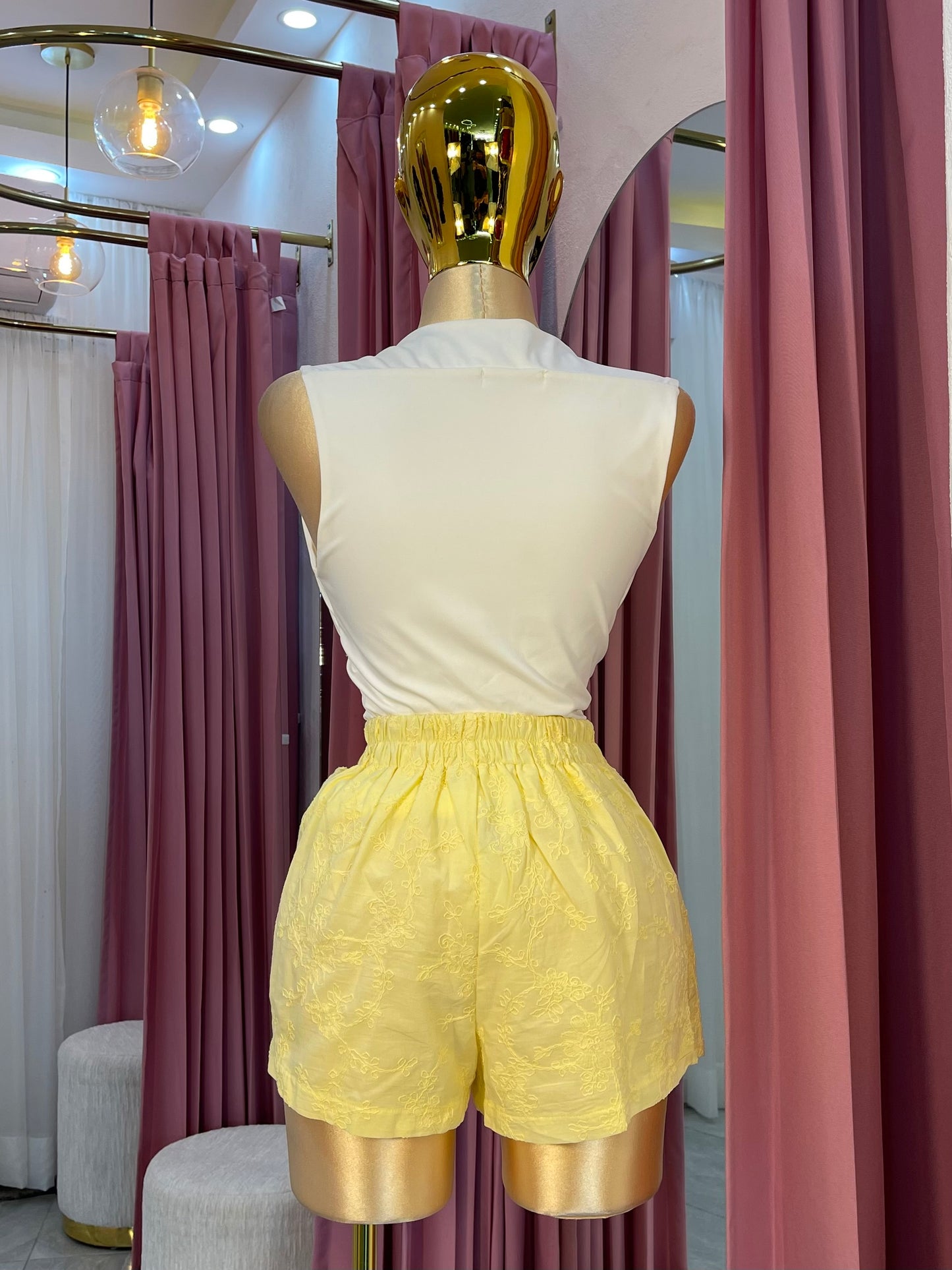 SHORT AMARILLO BORDADO