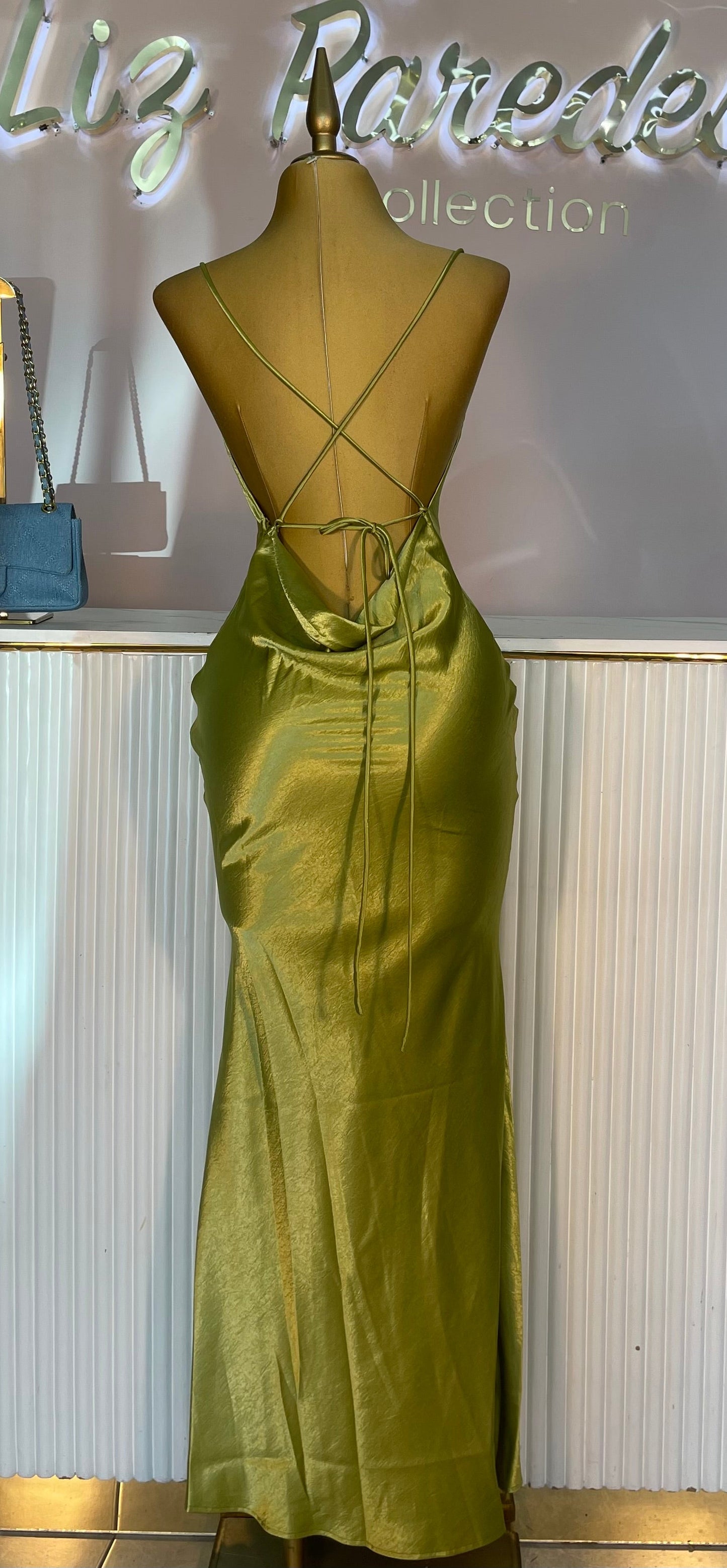 VESTIDO SATIN ESCOTE TIRAS MF23066