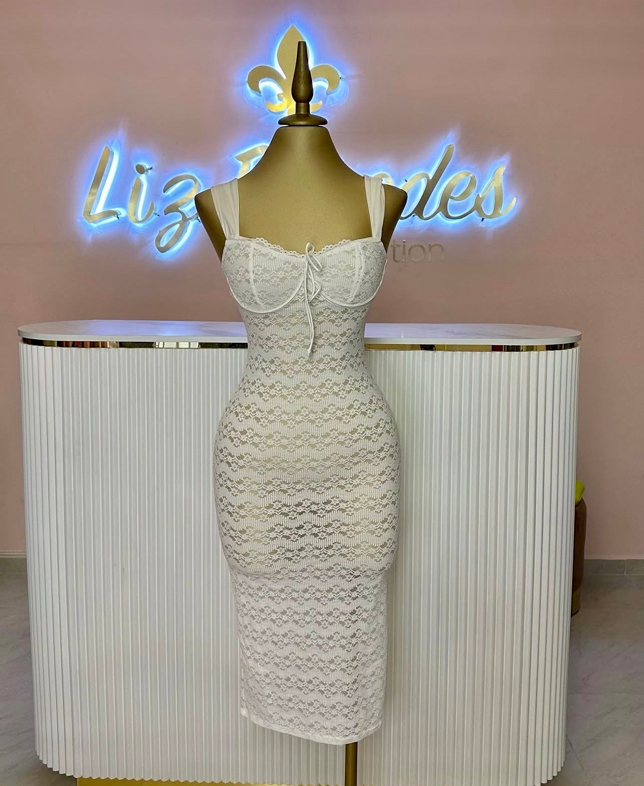 VESTIDO ENCAJE COPAS