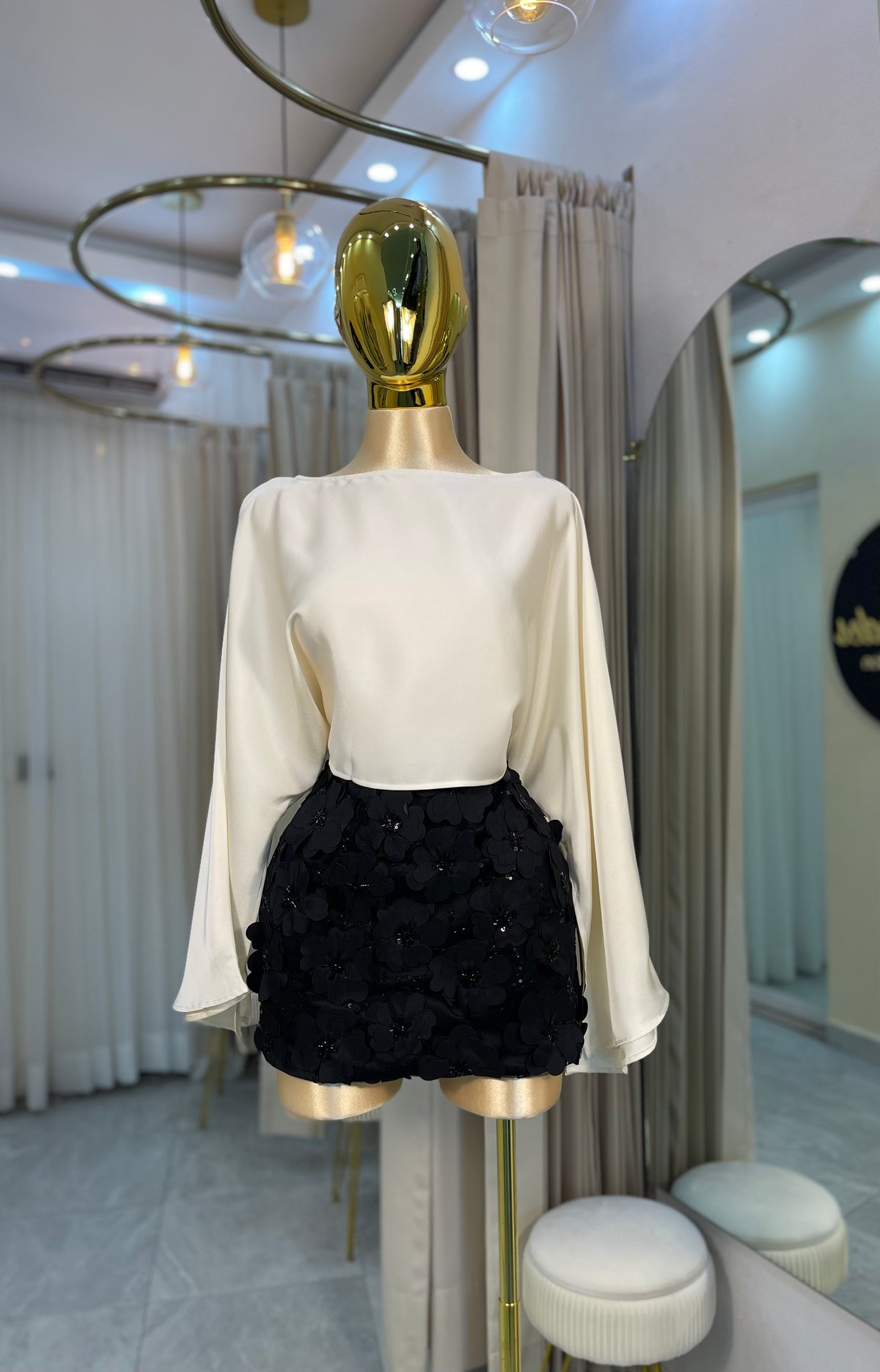TOP MANGA LARGA SATIN CREMA