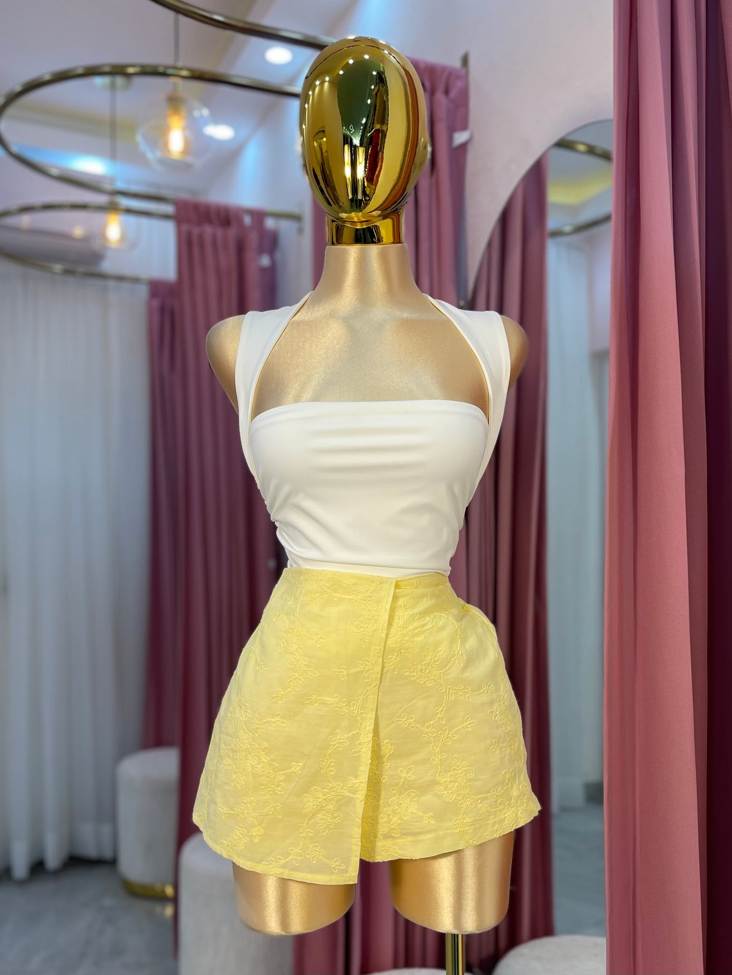 SHORT AMARILLO BORDADO