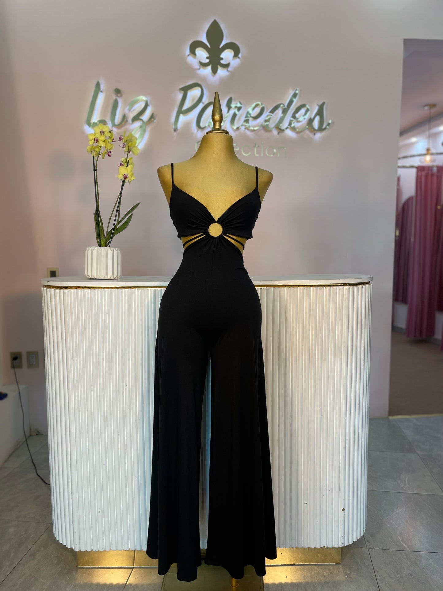 JUMPSUIT NEGRO ARO DORADO