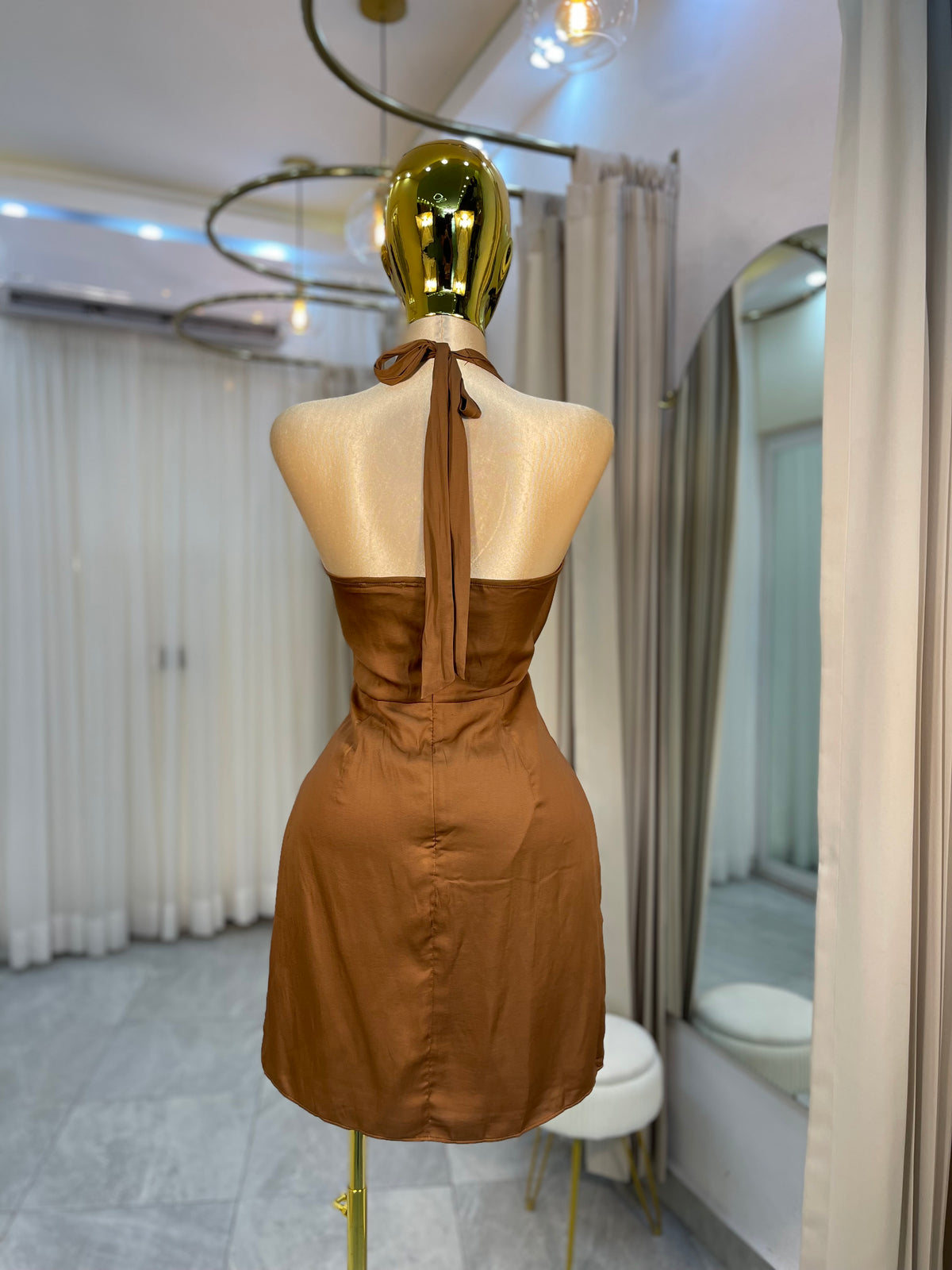VESTIDO MINI HALTER DRAPEADO