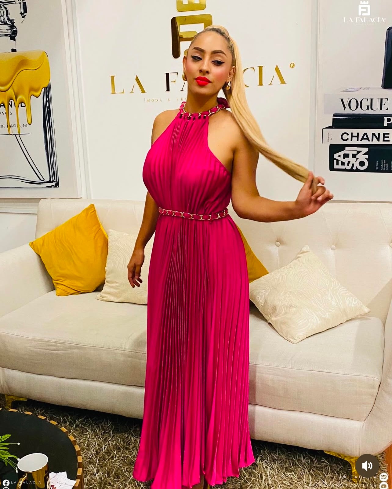 VESTIDO-MIDI PLISADO CADENA