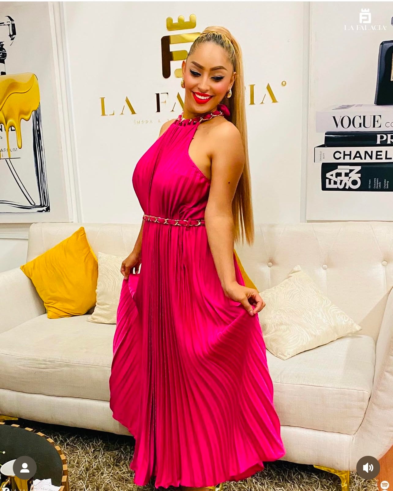 VESTIDO-MIDI PLISADO CADENA