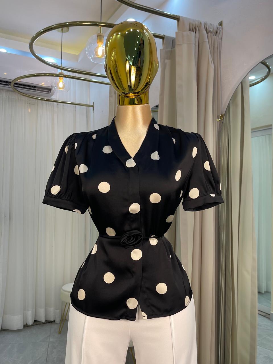BLUSA CUELLO V LUNARES