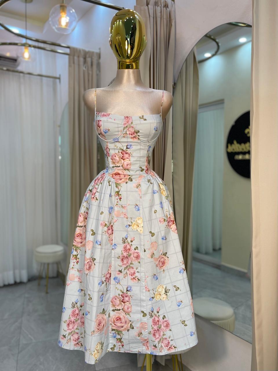 VESTIDO MIDI EST. FLORES TIRANTE AZUL